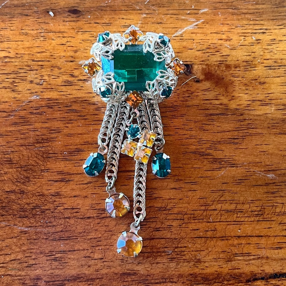 Elegant Emerald and Amber Dangle Brooch